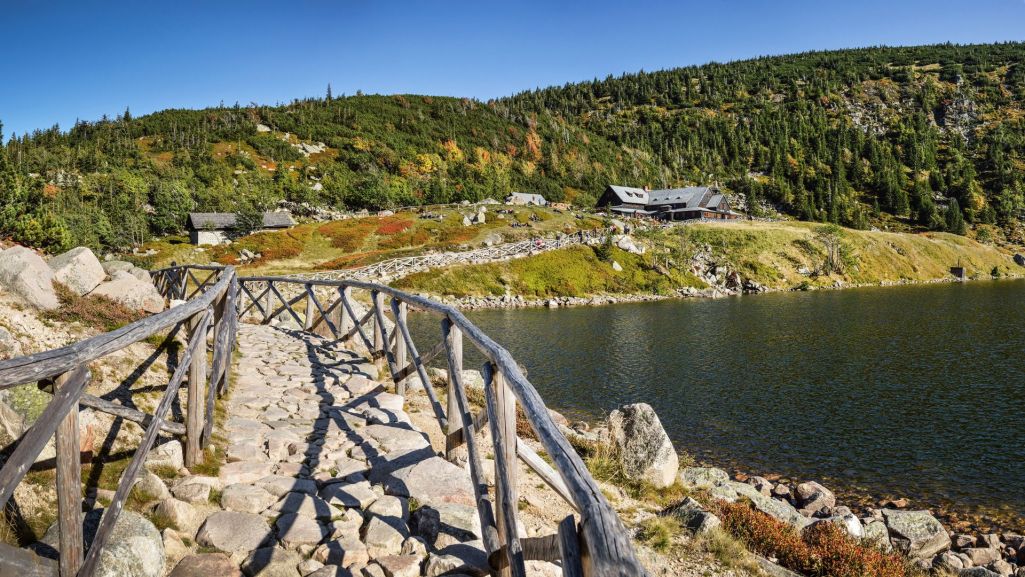 Szlak górski do Małego Stawu w Karkonoszach. Fot. Petkowicz/Shutterstock