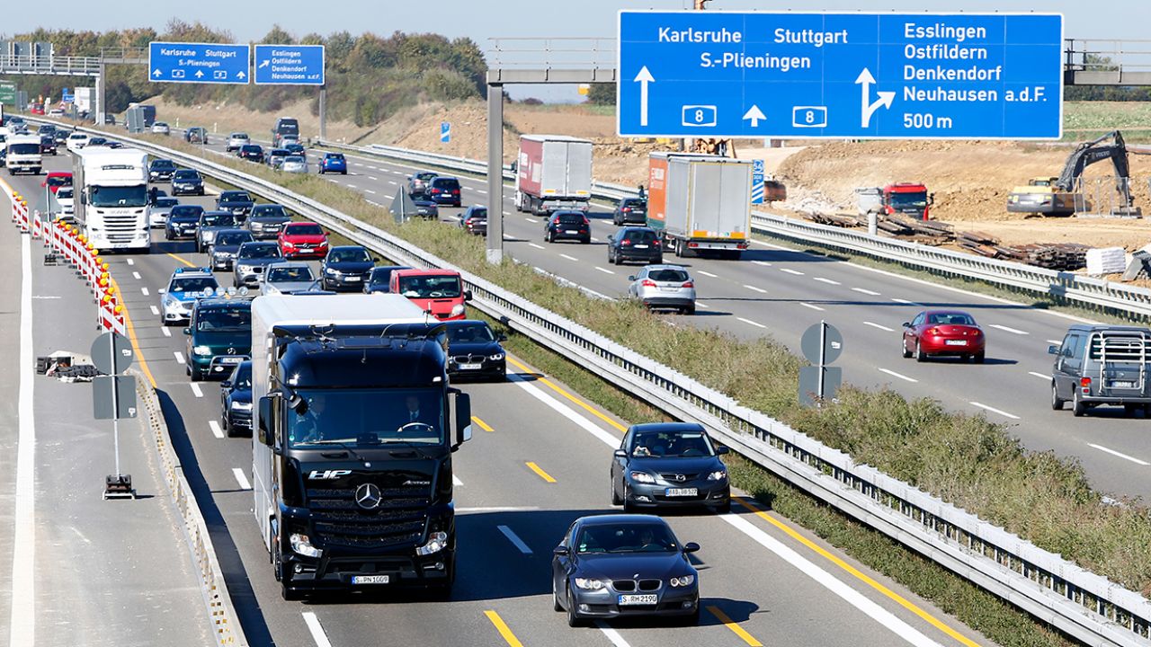 Polskie firmy transportowe mogą stracić kilkadziesiąt tysięcy miejsc pracy (fot. REUTERS/Michaela Rehle) Polskie firmy transportowe mogą stracić kilkadziesiąt tysięcy miejsc pracy (fot. REUTERS/Michaela Rehle)
