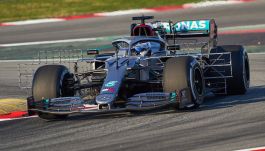 Lewis Hamilton w trakcie testów w Barcelonie (fot. Getty Images) Lewis Hamilton w trakcie testów w Barcelonie (fot. Getty Images)