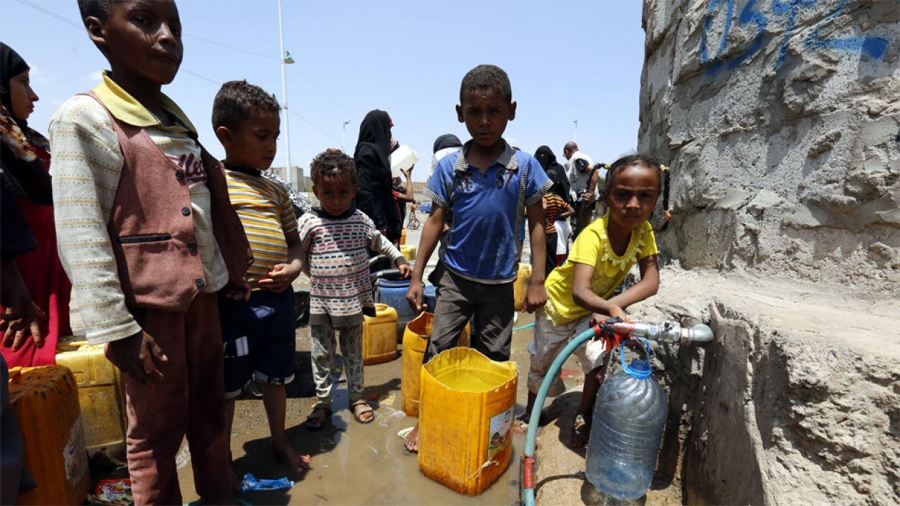 W 30-milionowym Jemenie co czwarty mieszkaniec cierpi głód (fot. PAP/EPA/YAHYA ARHAB)