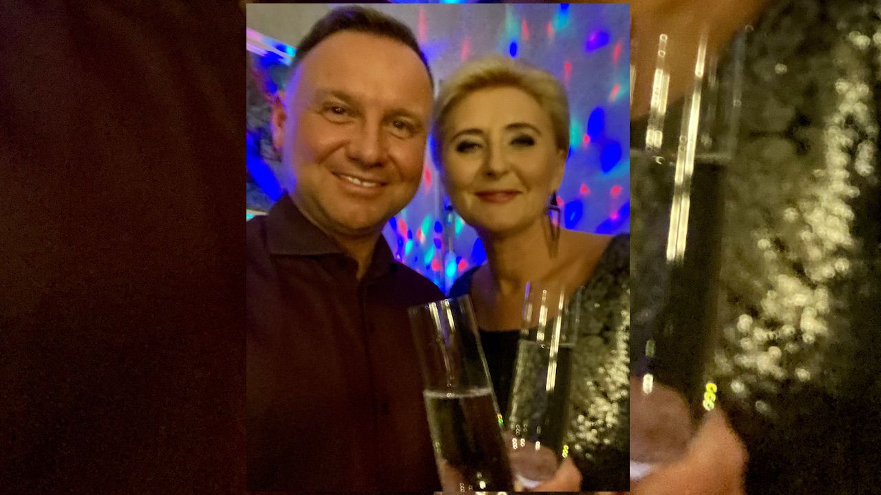 „Niech to będzie bardzo dobry 2021 rok!” (fot. tt/@AndrzejDuda) „Niech to będzie bardzo dobry 2021 rok!” (fot. tt/@AndrzejDuda)