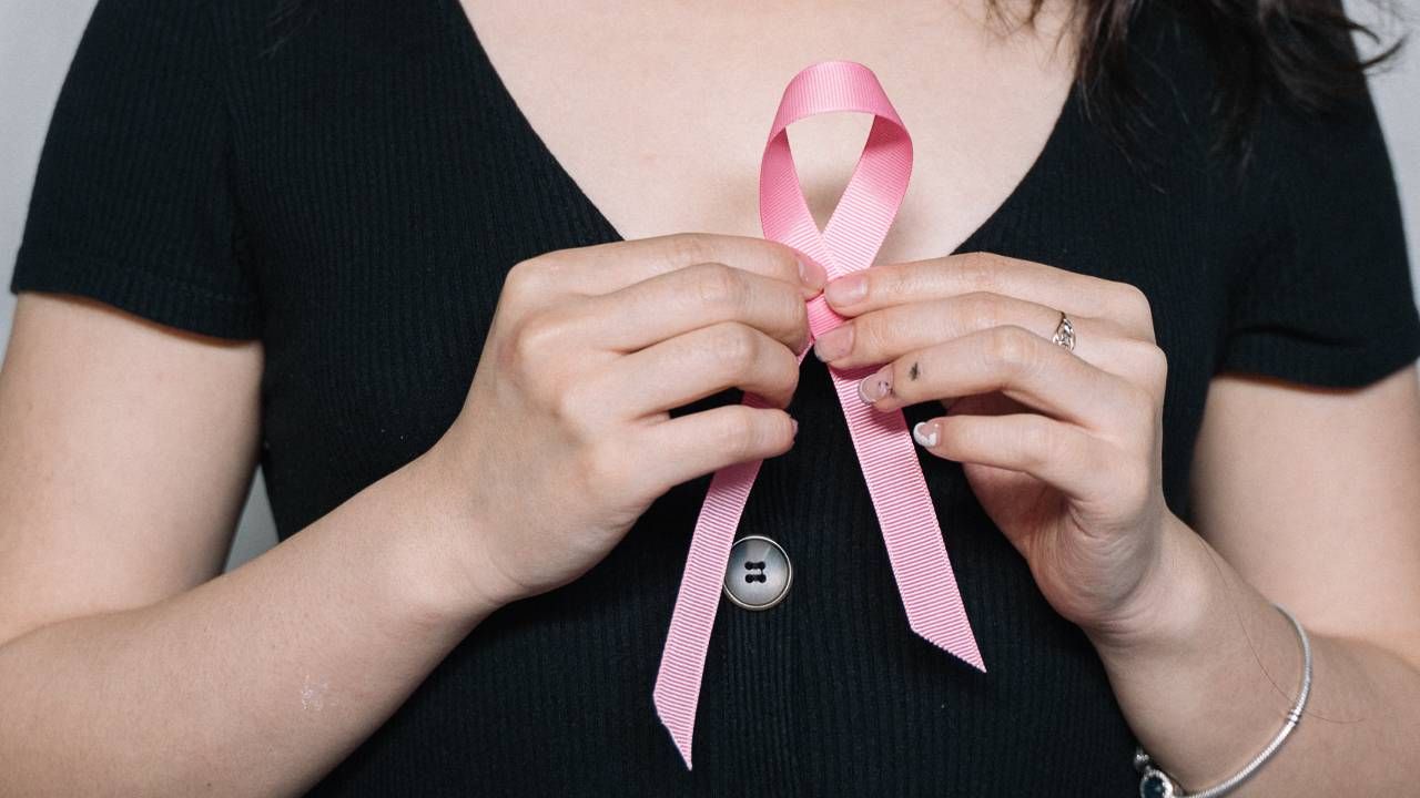 Każdego roku w Polsce diagnozuje się okoł 20 tysięcy przypadków raka piersi (fot. Pexels)