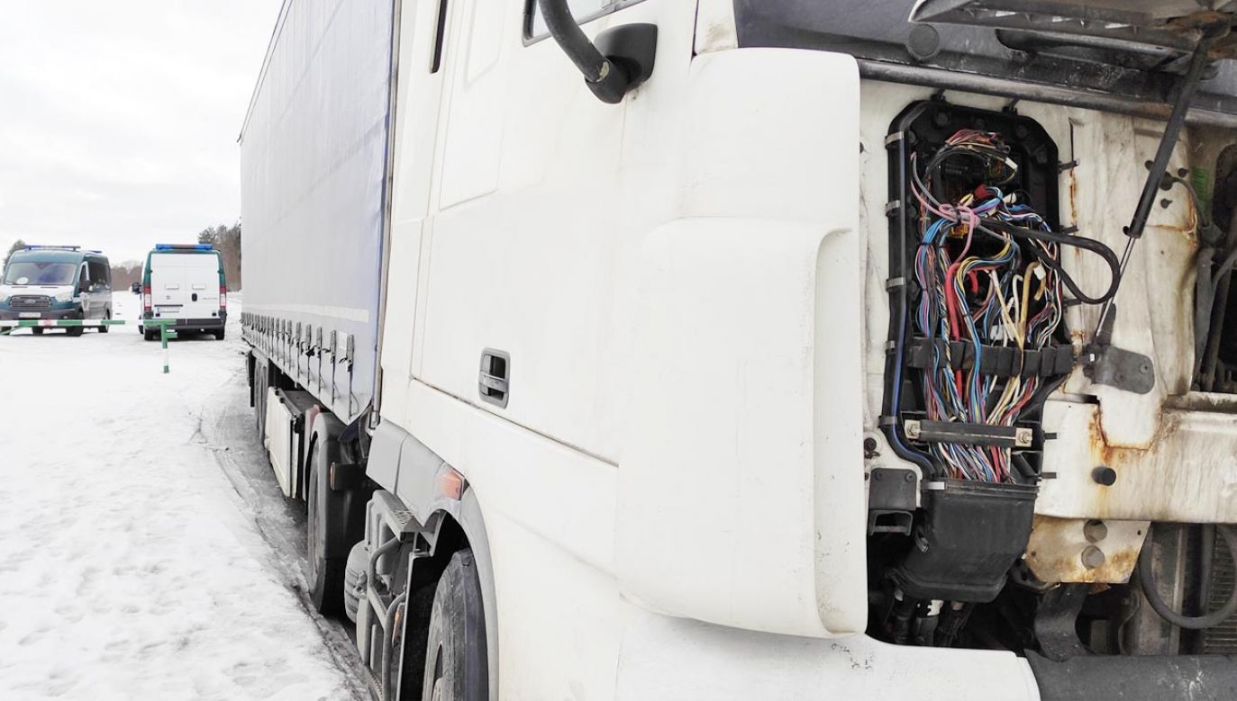 Kontrola ciężarówki na DK16 (fot. Główny Inspektorat Transportu Drogowego)