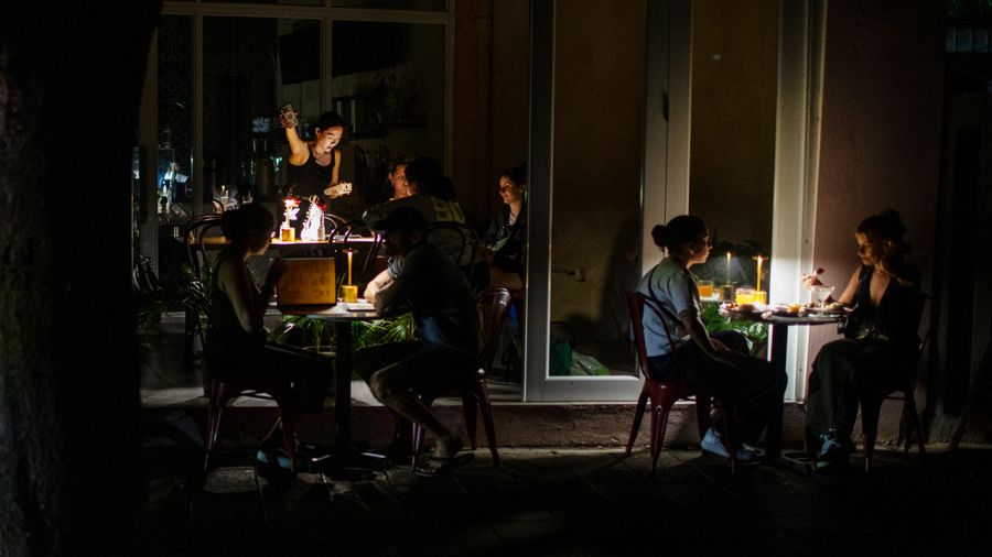 Hiszpanie podczas blackoutu (fot. Jose Jimenez/Getty Images)