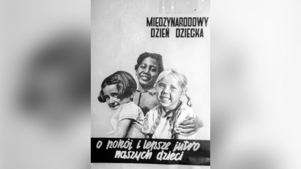 Na zdjęciu propagandowy plakat z okresu PRL (fot. Narodowe Archiwum Cyfrowe)