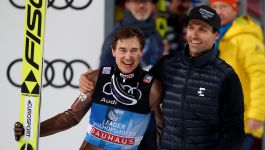 Kamil Stoch (L) oraz Sven Hannawald (P) podczas Turnieju Czterech Skoczni (fot. Getty) Kamil Stoch (L) oraz Sven Hannawald (P) podczas Turnieju Czterech Skoczni (fot. Getty)