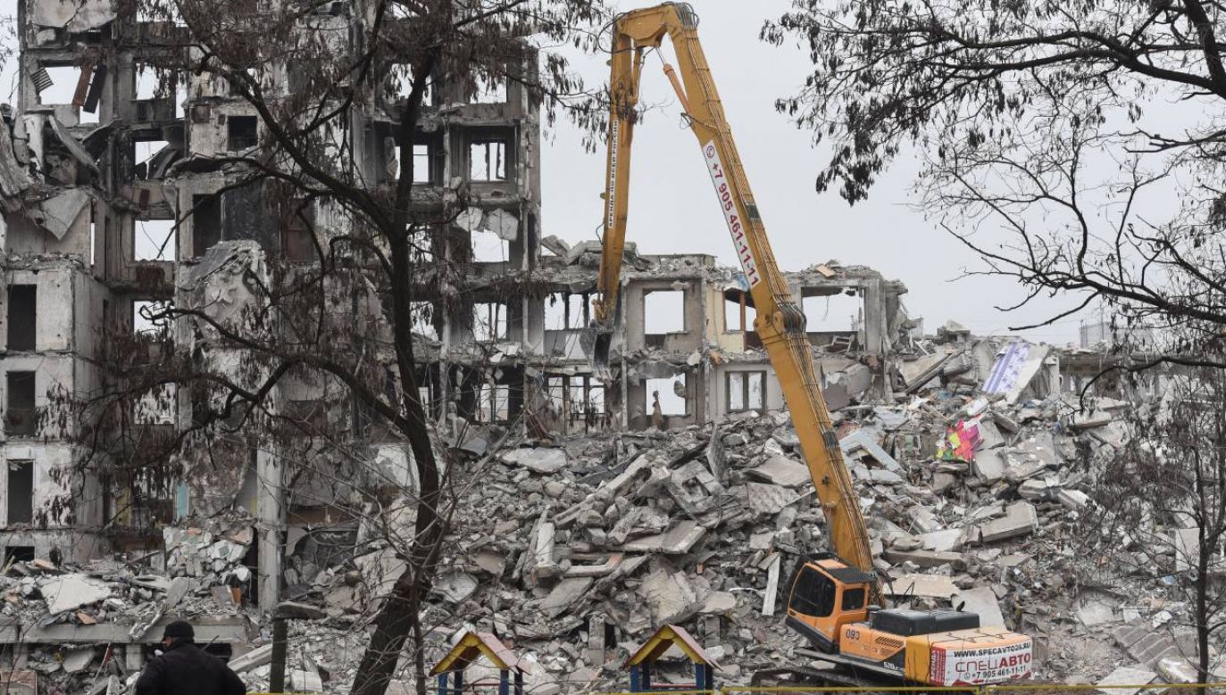 Rosjanie obrócili Mariupol w ruinę (fot. Stringer/Anadolu Agency via Getty Images)