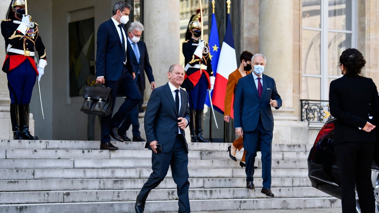 Niemcy i Francja chętnie grały znaczonymi kartami (fot. Victor Joly / Shutterstock.com) Niemcy i Francja chętnie grały znaczonymi kartami (fot. Victor Joly / Shutterstock.com)