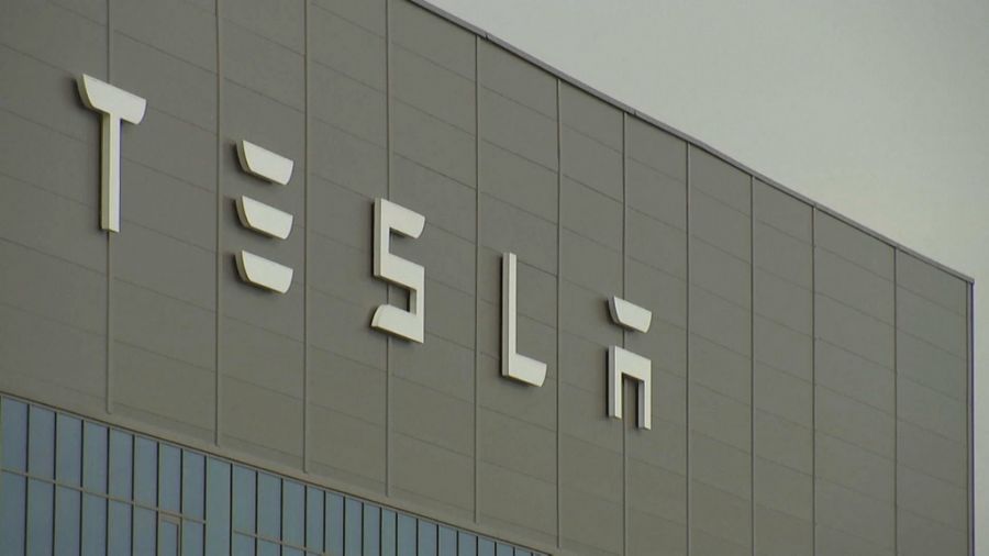 Firma Tesla zawiesza produkcję w swojej fabryce pod Berlinem