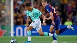 Alexis Sanchez podczas meczu Ligi Mistrzów przeciwko Barcelonie (fot. Getty).