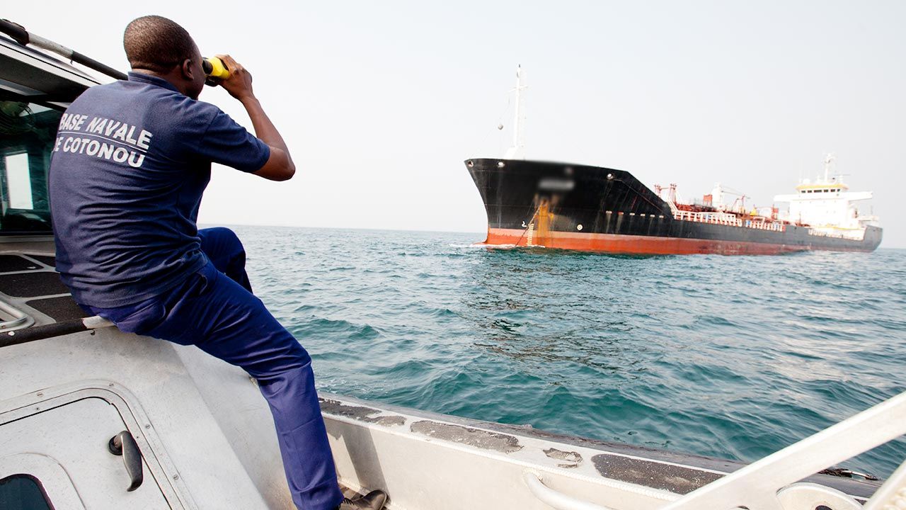 Specjalne jednostki patrolują wody w celu odstraszania piratów (fot. Jason florio/Corbis via Getty Images)