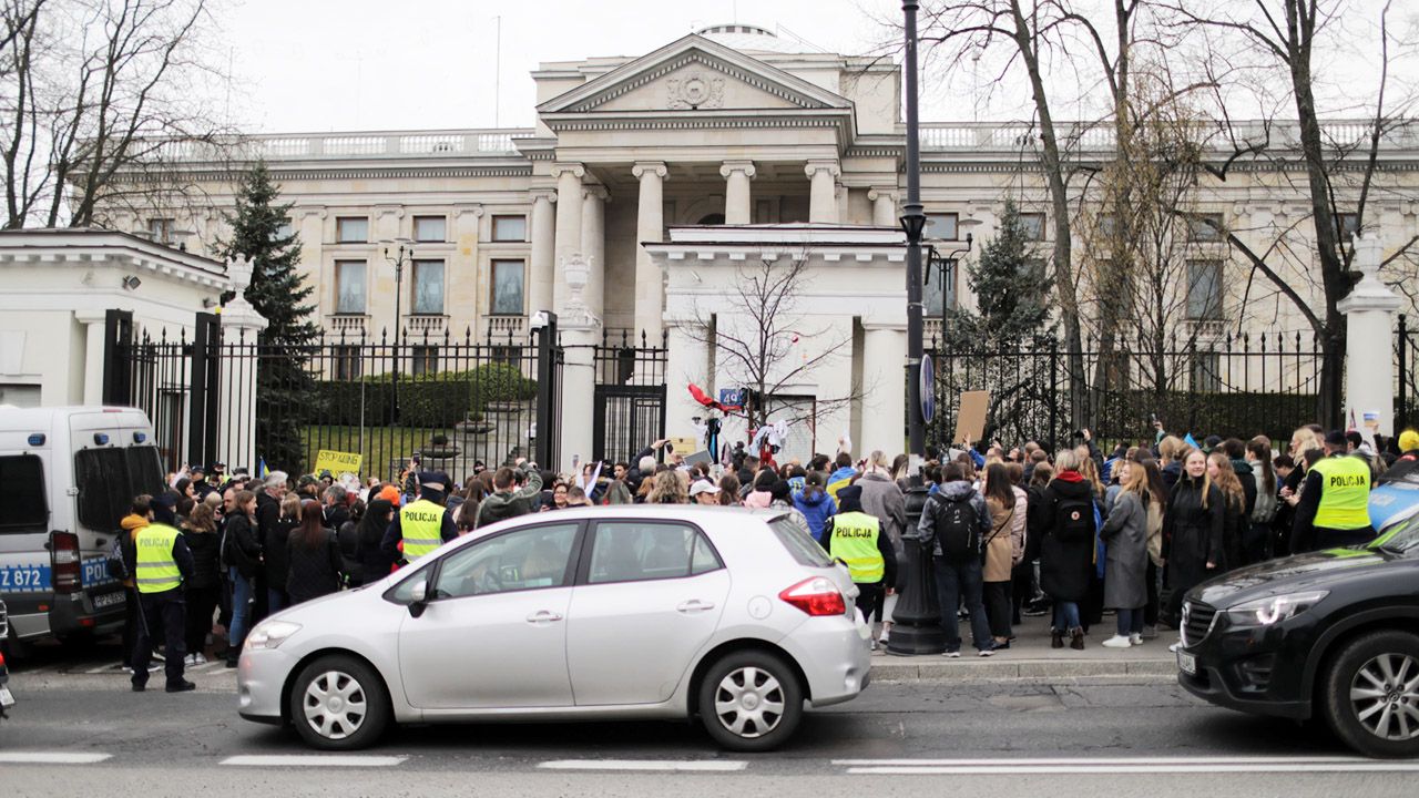 Ambasada rosyjska (fot. PAP/Albert Zawada)