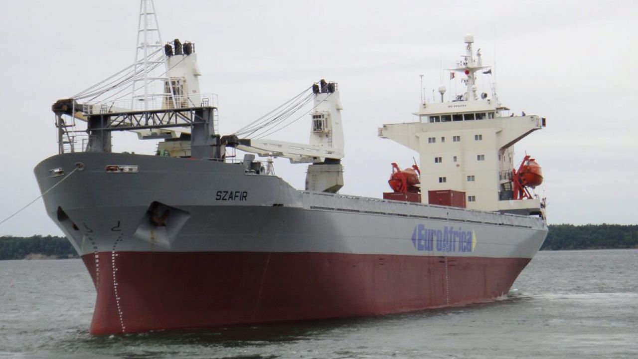Pięciu członków załogi statku znajduje się w rękach porywaczy (fot. PAP/EPA/EUROAFRICA SEA LINES / HANDOUT) Pięciu członków załogi statku znajduje się w rękach porywaczy (fot. PAP/EPA/EUROAFRICA SEA LINES / HANDOUT)