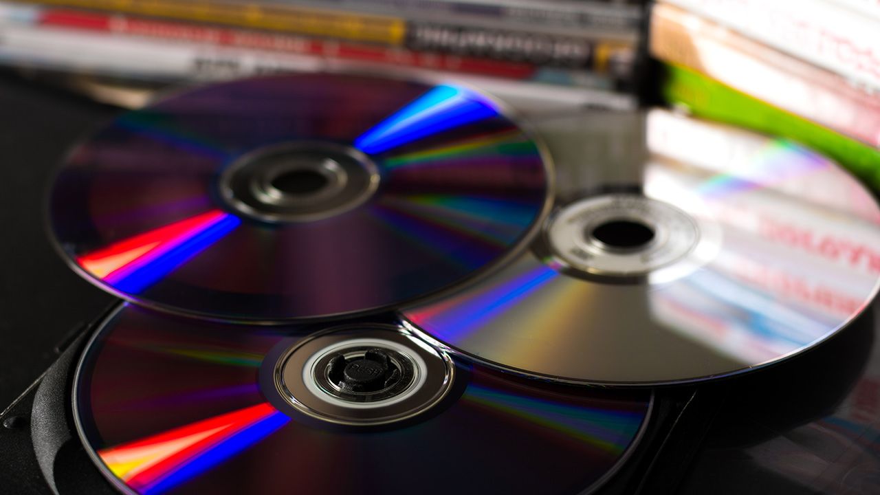 kiedy płyta CD? kiedy wynaleziono płytę kompaktową? historia powstania ...