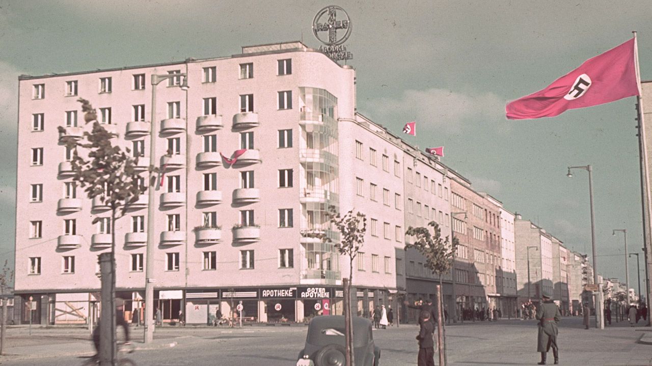 Gdynia w czasach okupacji (fot. Hugo Jaeger/Timepix/The LIFE Picture Collection/Getty Images) Gdynia w czasach okupacji (fot. Hugo Jaeger/Timepix/The LIFE Picture Collection/Getty Images)