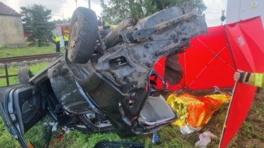 Tarnowo, śmiertelny wypadek, powiat obornicki, zderzenie auta i pociągu (fot. KP PSP Oborniki)