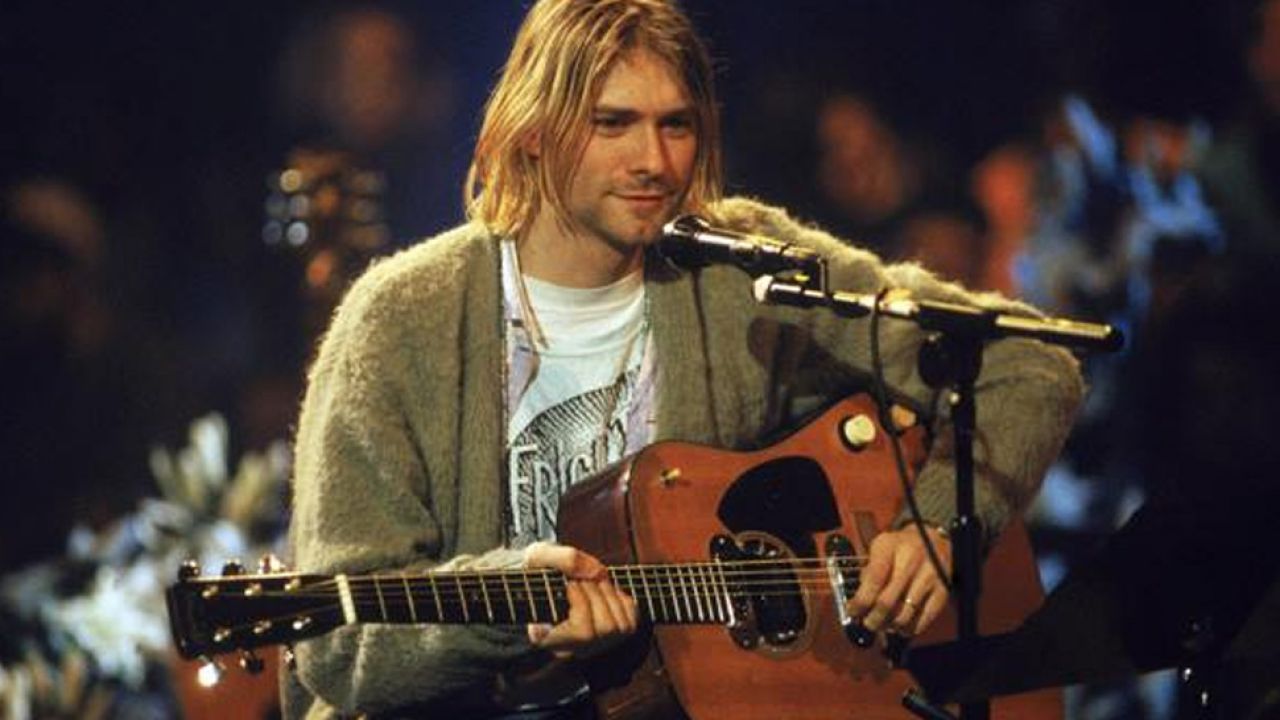 Cena wywoławcza swetra wynosiła 40 tys. dolarów (fot. Facebook.com/kurt cobain .)