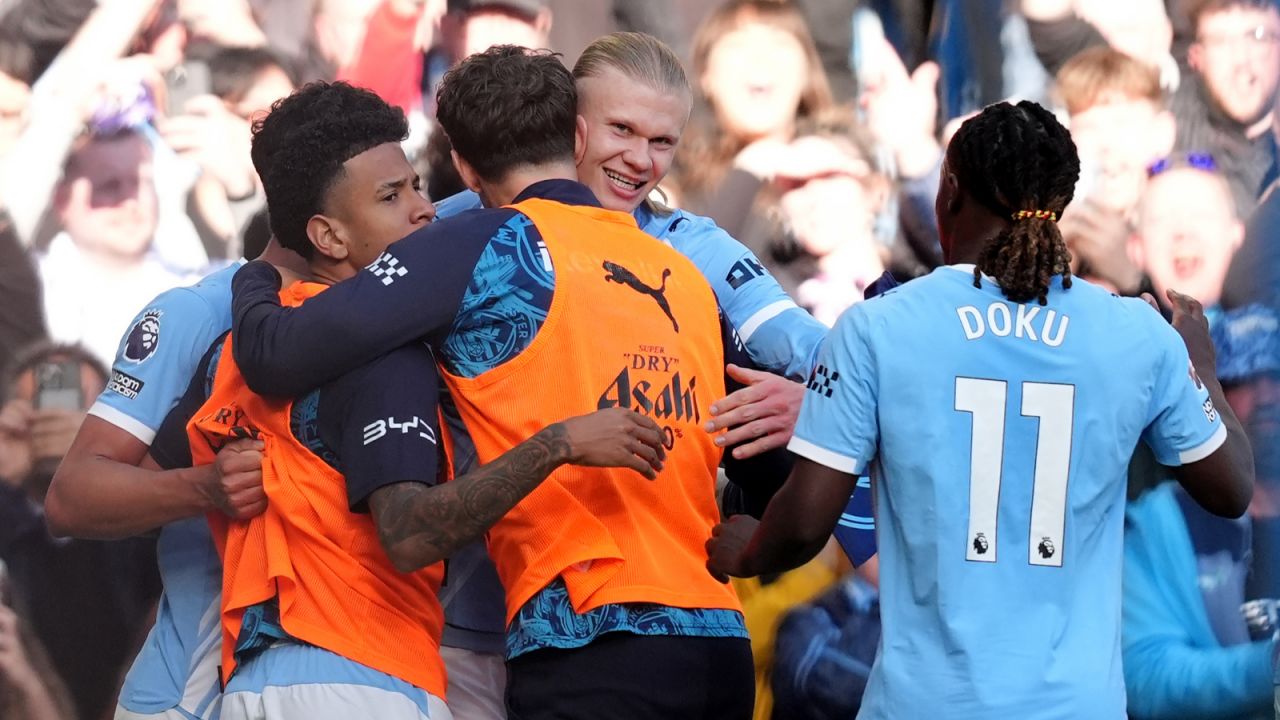 Manchester City z dużym krokiem w walce o tytuł. Pokonali Arsenal 2:1, bohaterem Haaland
