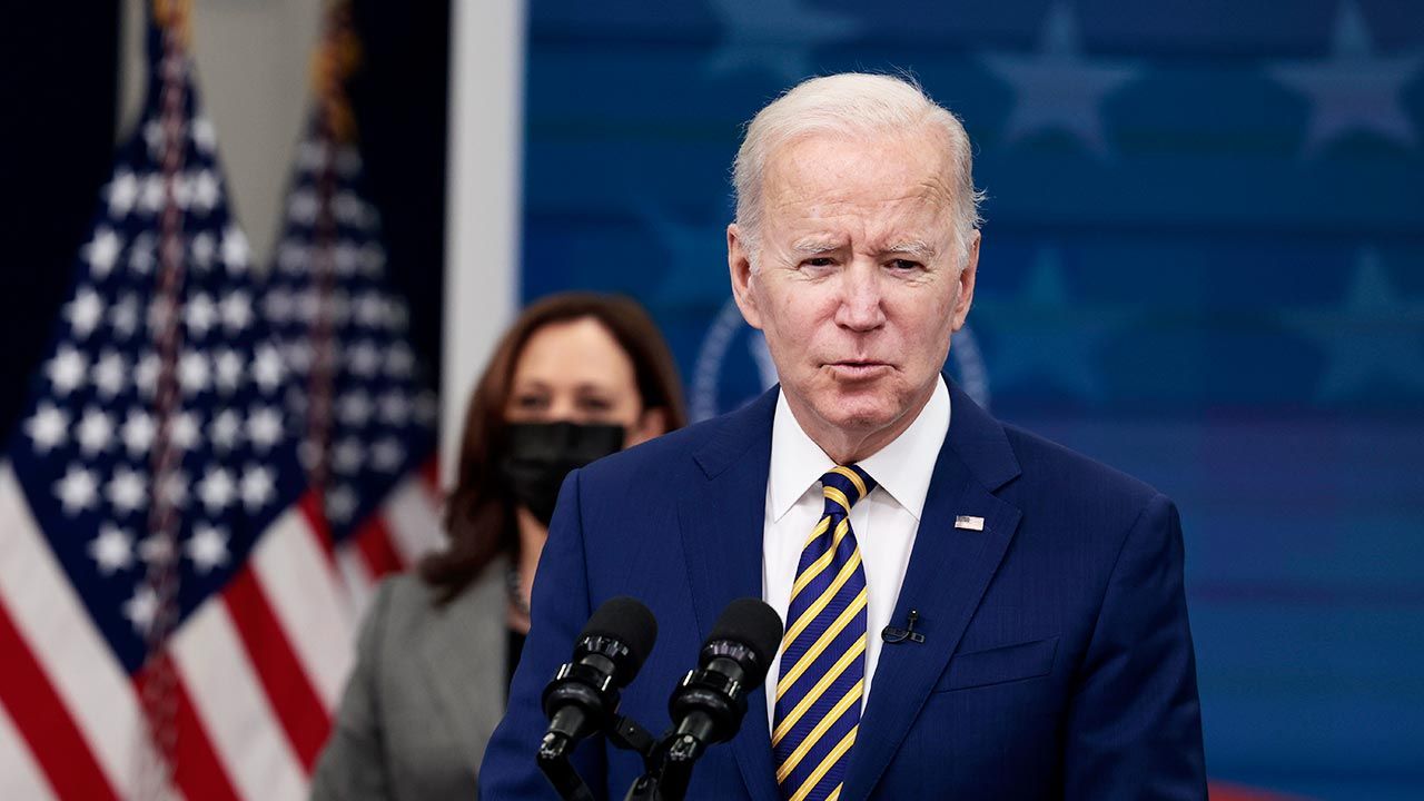 Joe Biden wycofał się z wcześniejszych ustaleń z Ukrainą (fot. Anna Moneymaker/Getty Images)