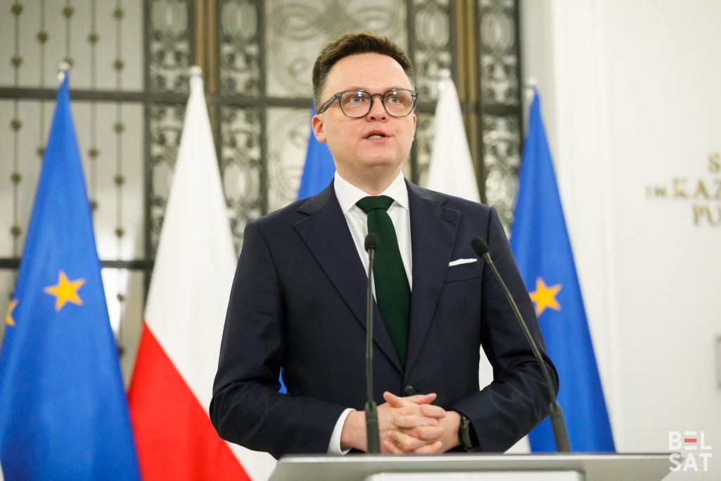 Маршалак Сейму Шыман Галоўня выступае з прамовай перад медыямі падчас візіту ў Сейм і Сенат Рэспублікі Польшча Святланы Ціханоўскай. Варшава, Польшча. 9 студзеня 2024 года. (Фота: Таццяна Верамеева / Белсат)