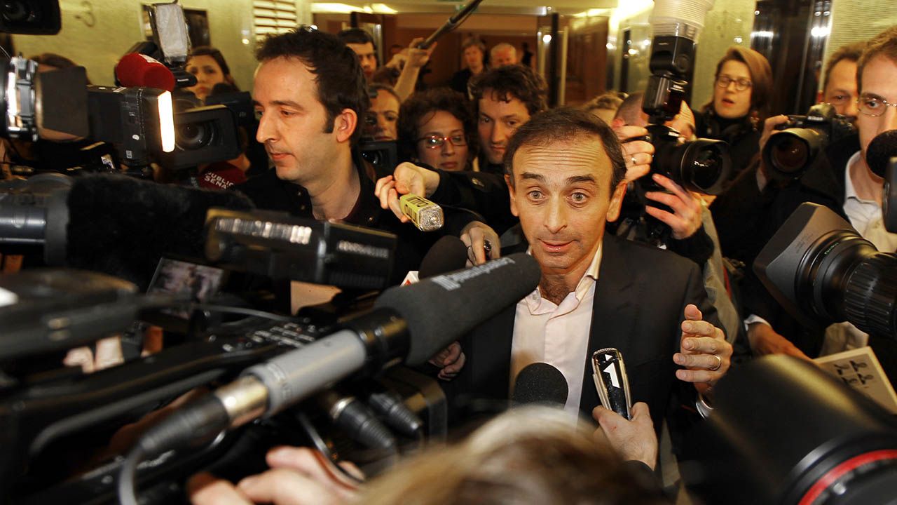 Eric Zemmour ostrzega Francuzów przed kolonizacją muzułmańskich imigrantów (fot. REUTERS/Charles Platiau) Eric Zemmour ostrzega Francuzów przed kolonizacją muzułmańskich imigrantów (fot. REUTERS/Charles Platiau)