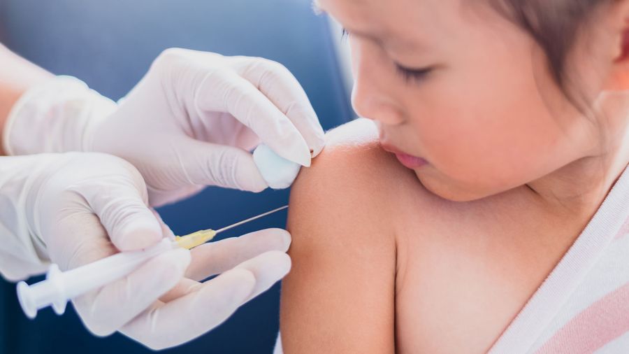 Główny Inspektorat Farmaceutyczny wstrzymał sprzedaż szczepionki Varilrix (fot. es2u.photo/Shutterstock)