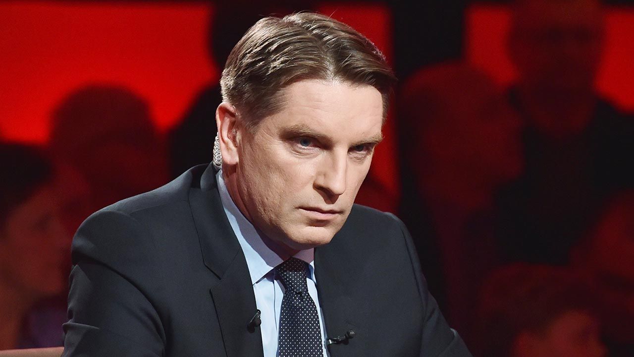 Szczepienia Clebrytow Tomasz Lis Porownal Afere W Wum Do Szczepienia Elzbiety Ii Pominal Istotne Fakty Tvp Info Tvp Info