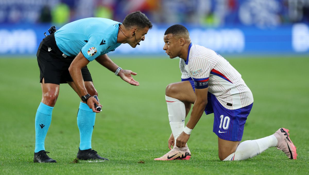 Kontuzja i afera ze zmianą Kyliana Mbappe przyćmiła końcówkę spotkania (fot. Getty) Kontuzja i afera ze zmianą Kyliana Mbappe przyćmiła końcówkę spotkania (fot. Getty)