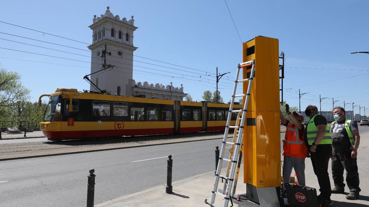 Fotoradary mają zacząć robić zdjęcia będące podstawą mandatów już na początku lata (fot. PAP/Paweł Supernak) Fotoradary mają zacząć robić zdjęcia będące podstawą mandatów już na początku lata (fot. PAP/Paweł Supernak)