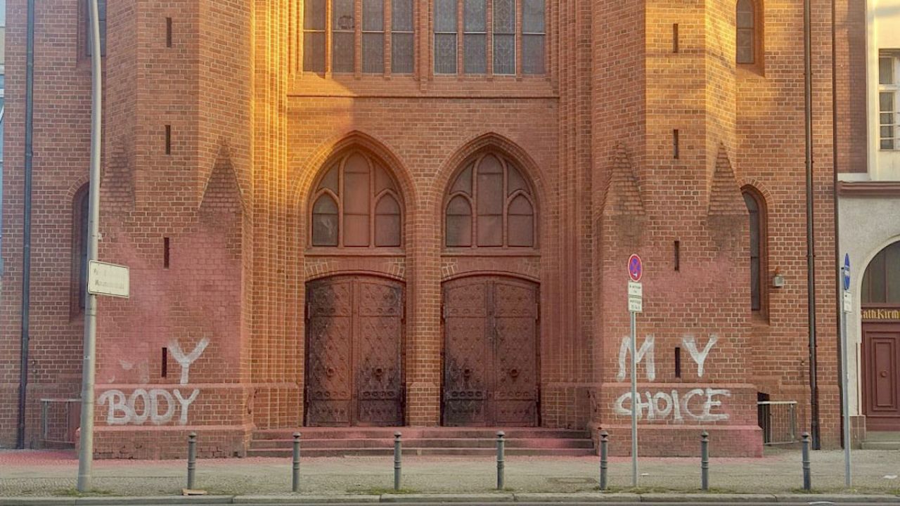 Zdewastowano elewację kościoła św. Elżbiety w Berlinie (fot. Katholische Kirchengemeinde Sankt Matthias-Schöneberg) Zdewastowano elewację kościoła św. Elżbiety w Berlinie (fot. Katholische Kirchengemeinde Sankt Matthias-Schöneberg)