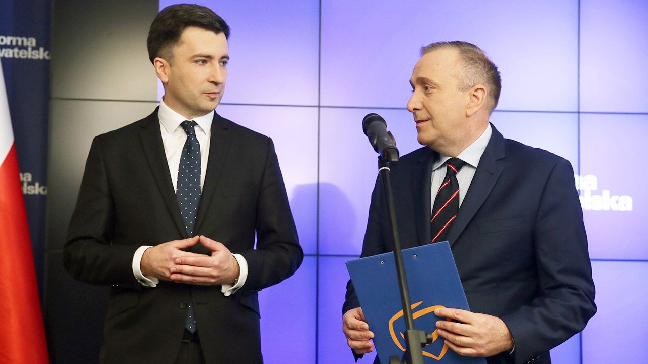 „Nic co dane, nie będzie odebrane” – zapewniał lider PO Grzegorz Schetyna (fot. arch.PAP/Tomasz Gzell) „Nic co dane, nie będzie odebrane” – zapewniał lider PO Grzegorz Schetyna (fot. arch.PAP/Tomasz Gzell)