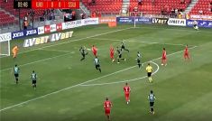 Widzew - Stal. Gol Marcina Robaka (fot. TVP)