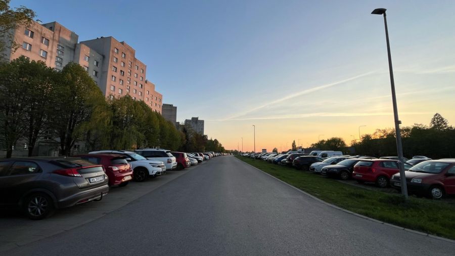 Miasto zlikwiduje miejsca parkingowe na osiedlu Kazury / fot. parkingkazury.pl