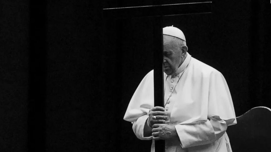 Podano oficjalną przyczynę śmierci papieża (fot. PAP/EPA/ANGELO CARCONI / POOL)