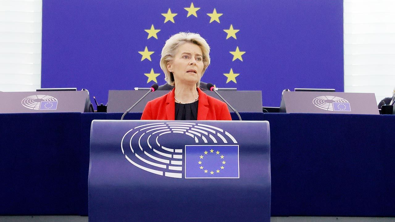 Szefowa KEN zabrałą głos na zakończenie debaty w PE (fot. PAP/EPA/RONALD WITTEK / POOL) Szefowa KEN zabrałą głos na zakończenie debaty w PE (fot. PAP/EPA/RONALD WITTEK / POOL)