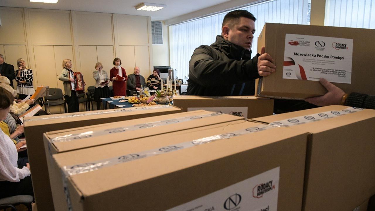 Wolontariusze zawieźli prawie 1,2 tys. paczek (fot. PFN)