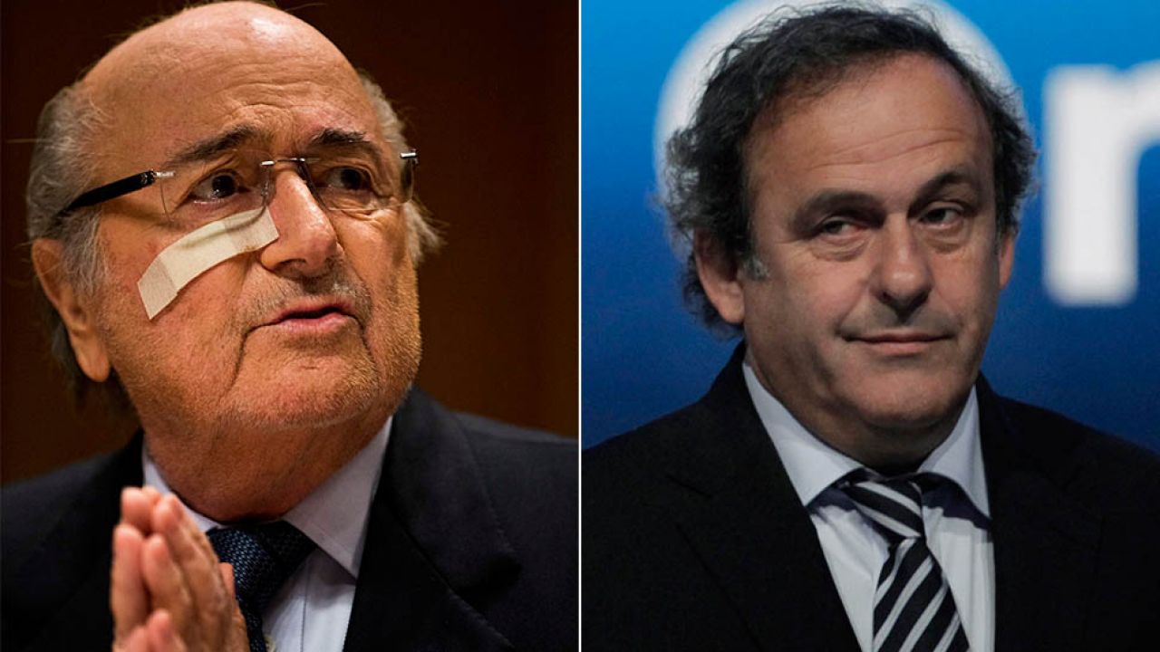 Szef UEFA Michel Platini i szef FIFA Joseph Blatter (fot.PAP/EPA/PATRICK B. KRAEMER/TOLGA BOZOGLU)