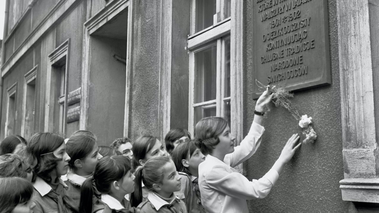 Strajk Dzieci We Wrześni Film 120 lat temu doszło do strajku dzieci ze szkoły we Wrześni przeciwko