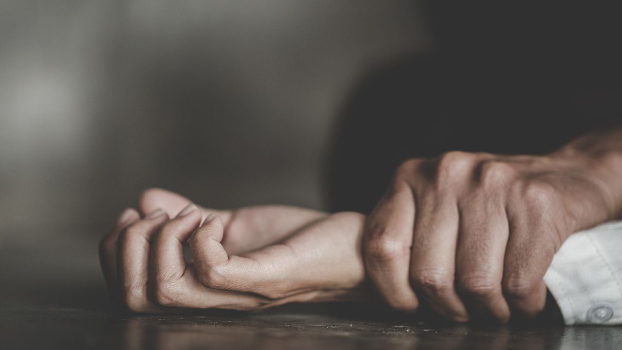 W 2018 r. sporządzono 3045 raportów o napaściach seksualnych (fot. Shutterstock/ Tinnakorn jorruang) W 2018 r. sporządzono 3045 raportów o napaściach seksualnych (fot. Shutterstock/ Tinnakorn jorruang)
