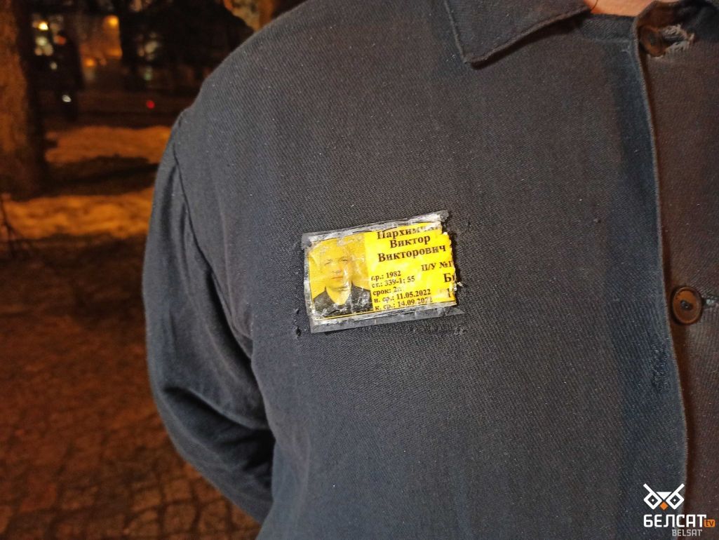 Былы палітвязень Віктар Пархімчык на акцыі ў падтрымку палітычных зняволеных у Беларусі. Беласток, Польшча. Фота: Белсат
