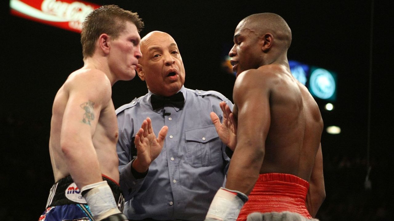 W grudniu 2007 roku Ricky Hatton przegrał z Floydem Mayweatherem Juniorem przez TKO w 10. rundzie. Była to jego pierwsza porażka w karierze (fot. Getty Images)