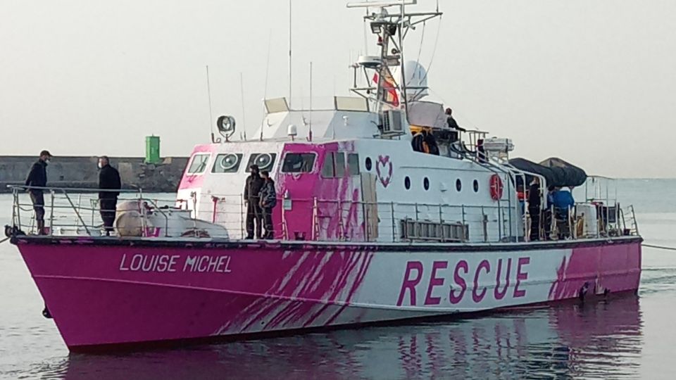 Italia incauta barco de rescate de inmigrantes financiado por Banksy