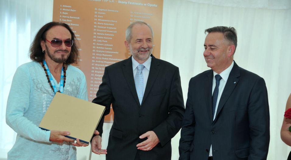 Nagrodę odbiera Stan Borys (fot. Ireneusz Sobieszczuk/TVP)