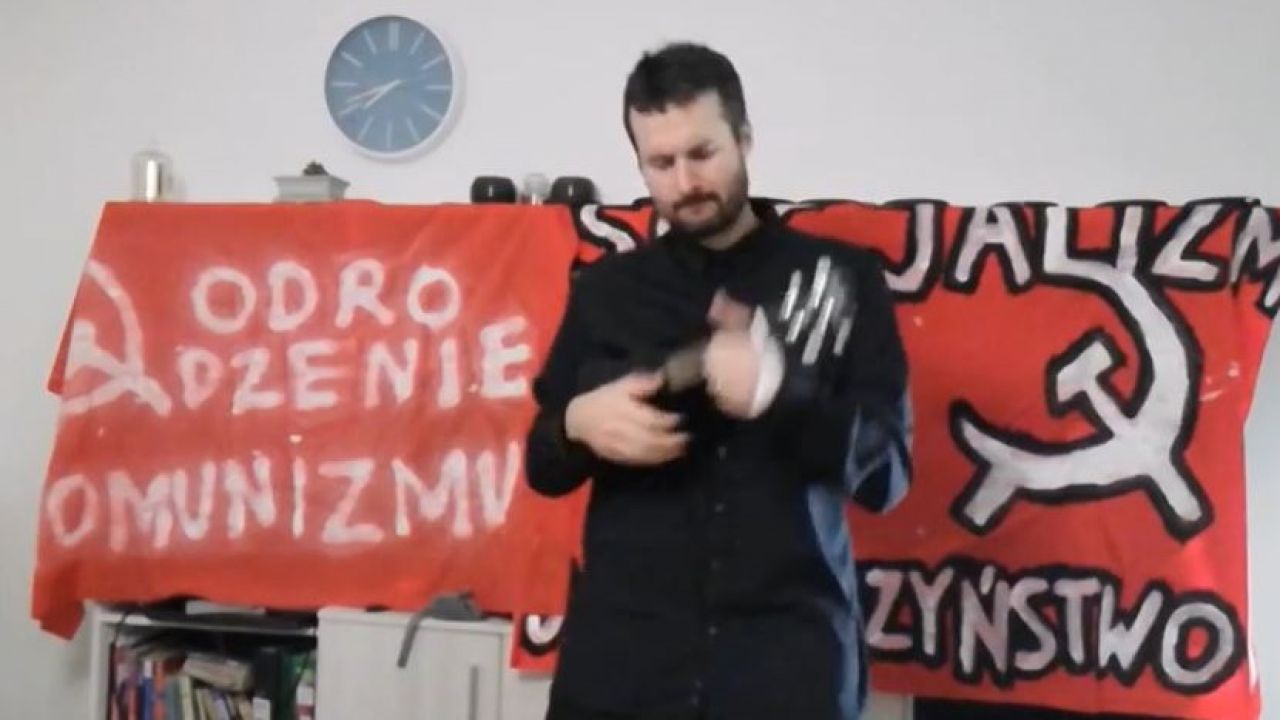 Michał Nowicki gloryfikuje komunizm i kpi z jego ofiar (fot. Screen YouTube/Odrodzenie komunizmu)
