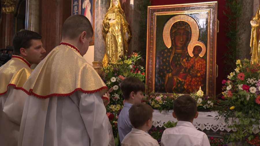 Obraz przywędrował do Archidiecezji Częstochowskiej, gdzie kończy się ta podróż. Fot. TVP3 Katowice