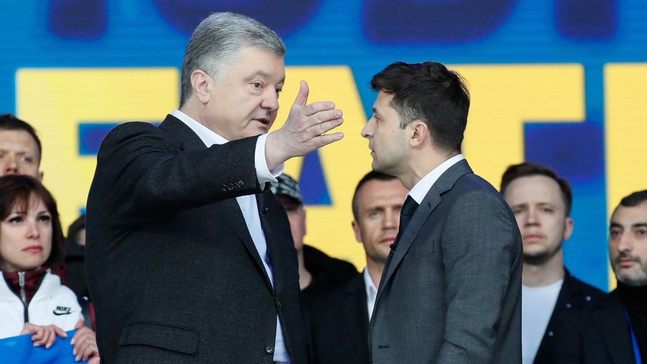 Kandydaci na prezydenta Ukrainy: Petro Poroszenko i Wołodomyr Zelenski (fot. PAP/EPA/STEPAN FRANKO) Kandydaci na prezydenta Ukrainy: Petro Poroszenko i Wołodomyr Zelenski (fot. PAP/EPA/STEPAN FRANKO)