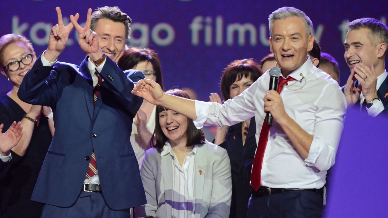 Sondaż. Maciej Gdula i Robert Biedroń (fot. PAP/Jakub Kamiński) Sondaż. Maciej Gdula i Robert Biedroń (fot. PAP/Jakub Kamiński)