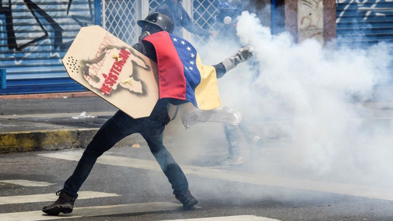 W trwających od miesięcy protestach zginęło już ponad 300 osób (fot. Carlos Becerra/Anadolu Agency/Getty Images) W trwających od miesięcy protestach zginęło już ponad 300 osób (fot. Carlos Becerra/Anadolu Agency/Getty Images)