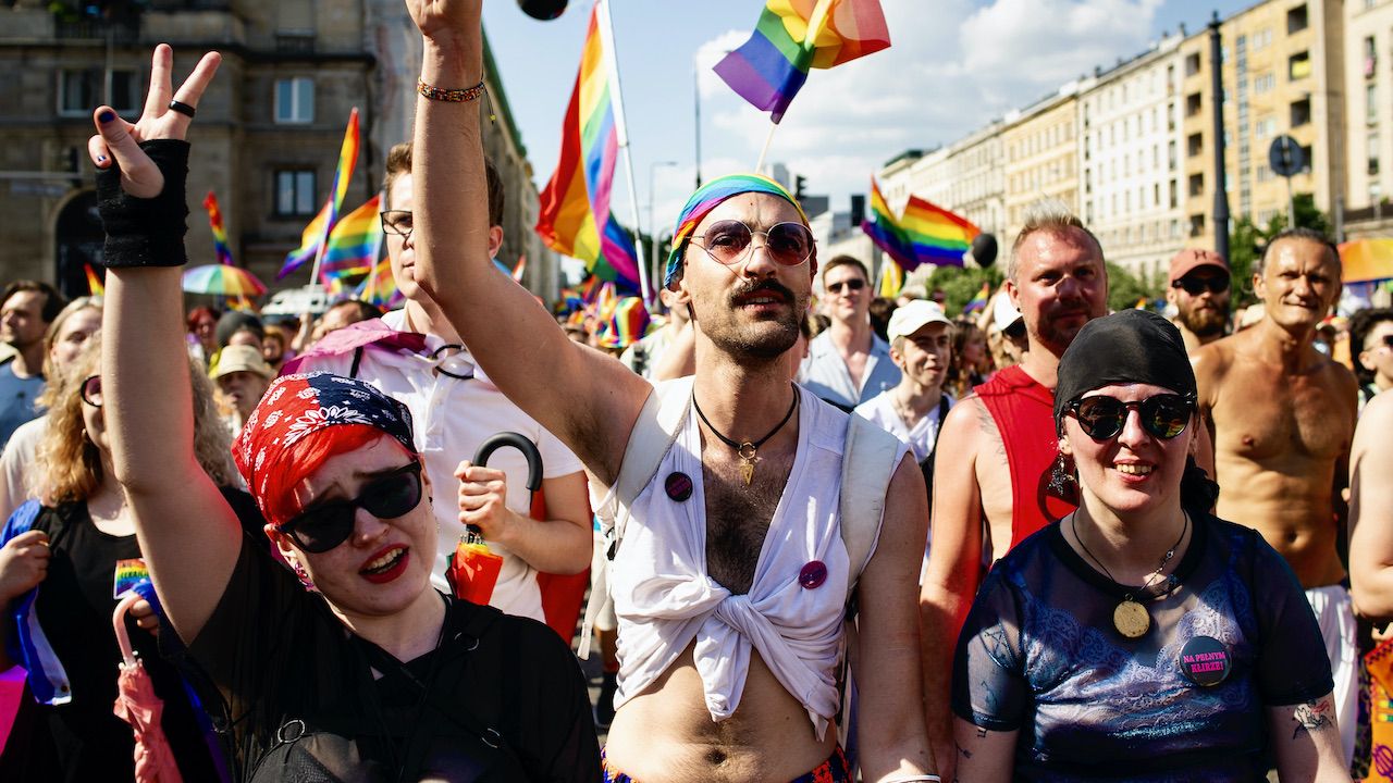 Parada równości LGBT w Warszawie, 2021 rok (fot. P.Lapinski/Nur/Getty Images) Parada równości LGBT w Warszawie, 2021 rok (fot. P.Lapinski/Nur/Getty Images)