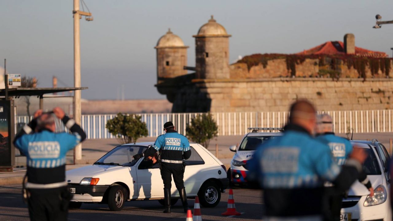 Ograniczenia w podróżowaniu obowiązują od 30.10 do 3.11 (fot. EPA/ESTELA SILVA) Ograniczenia w podróżowaniu obowiązują od 30.10 do 3.11 (fot. EPA/ESTELA SILVA)